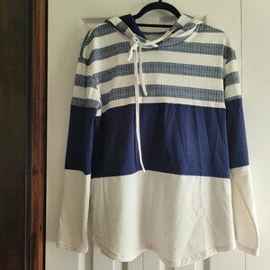 Long-sleeve hooded shirt - NEVER WORN